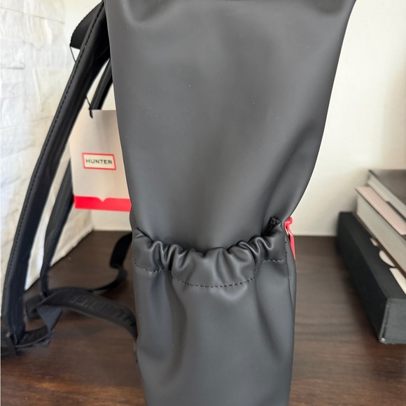 HUNTER Viral Top Clip Black Backpack! BRAND NEW - Picture 5 of 12